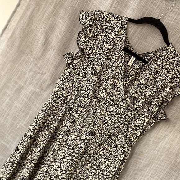 grecerelle Dresses & Skirts - Black & white High Low dress